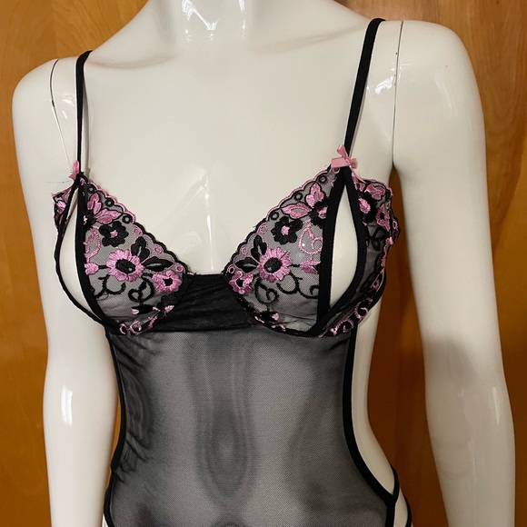 Frederick’s of Hollywood Floral Mesh Bodysuit Size Small Crotchless - Picture 3 of 8